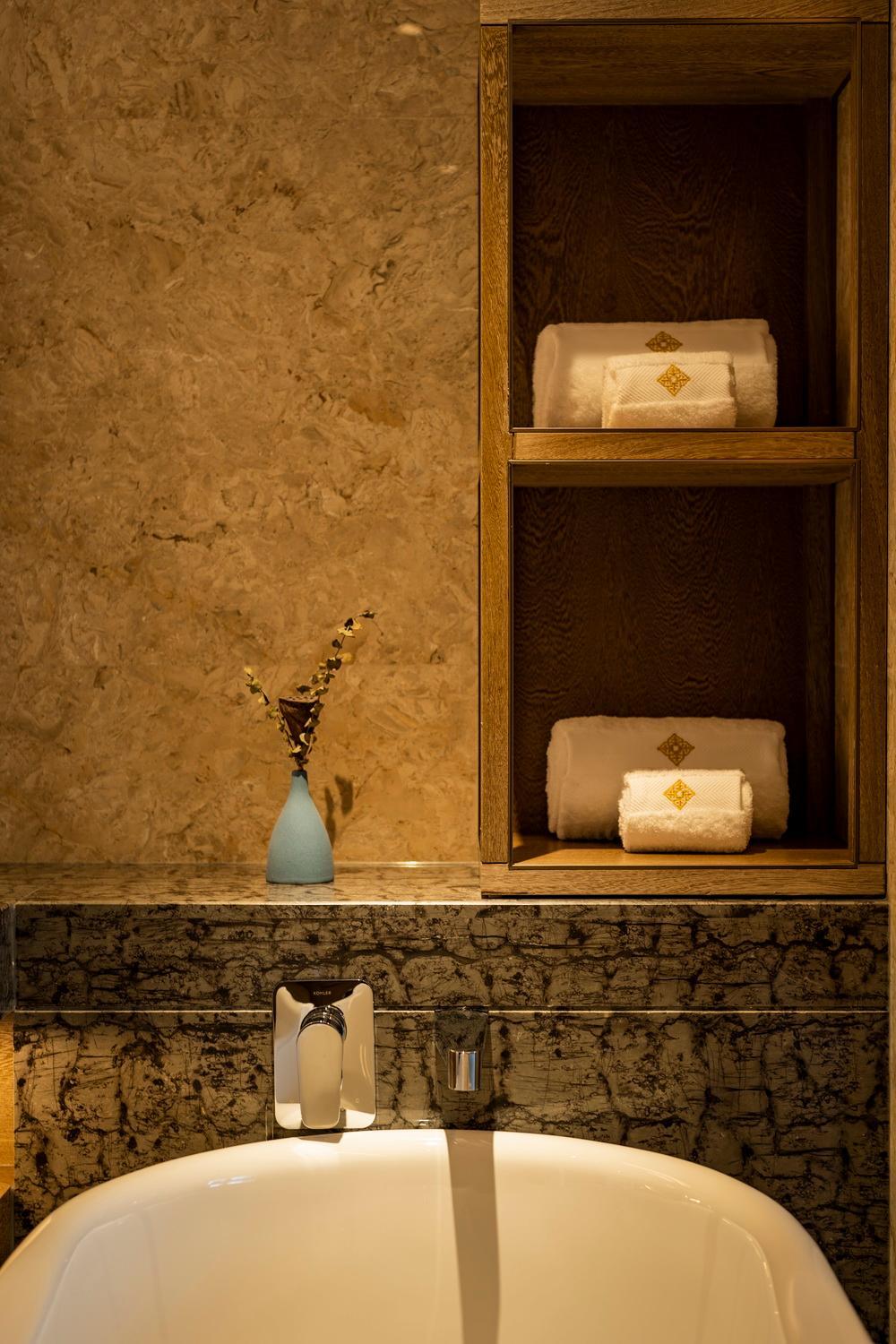 Jinling Hotel 57/65