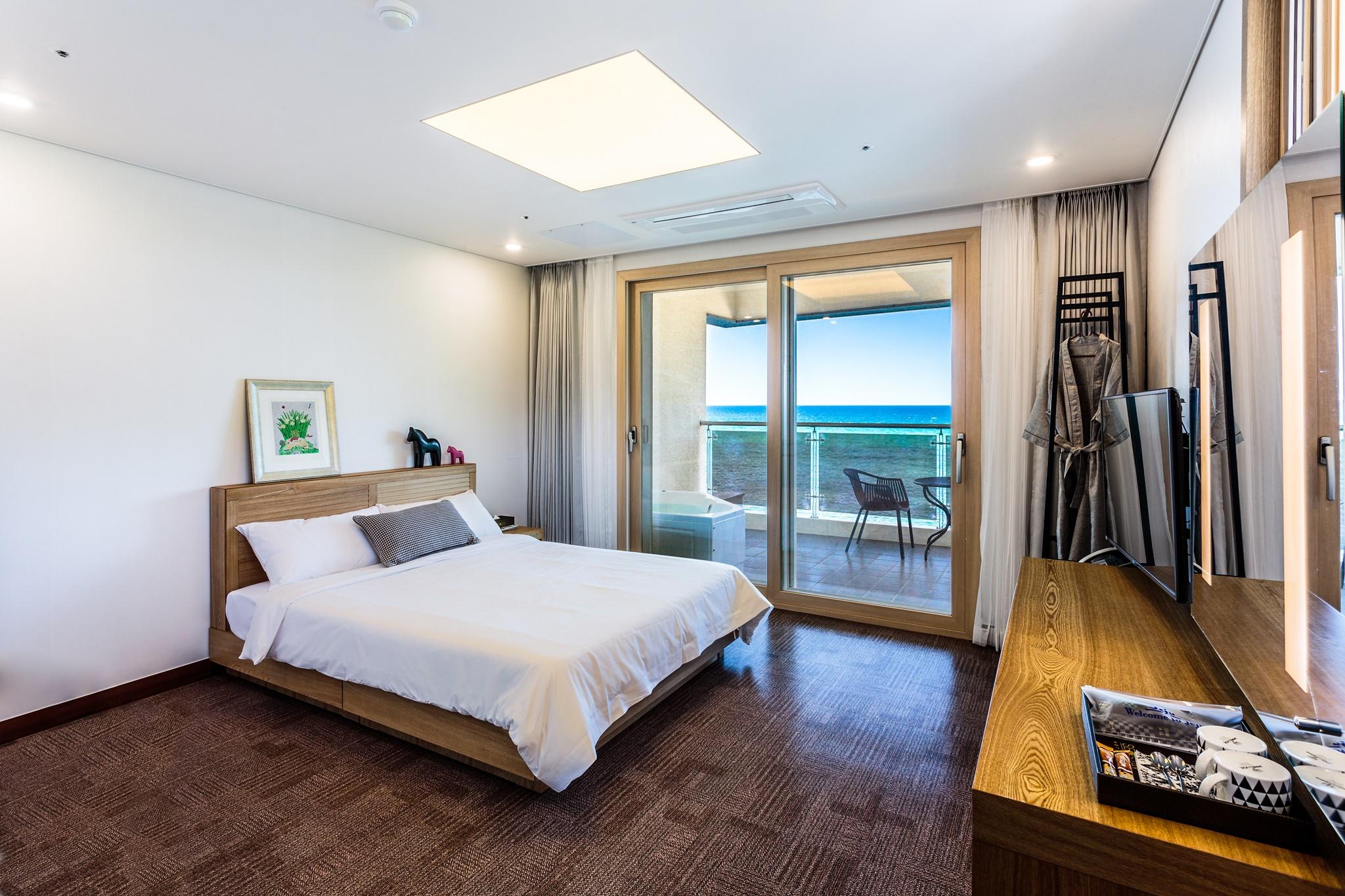 Emerald, Room Assigned on Arrival