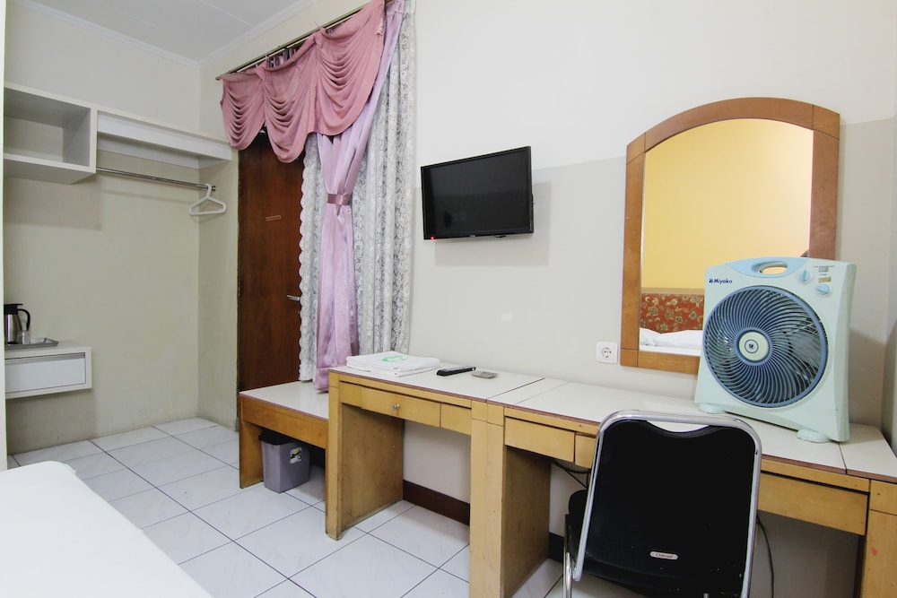 OYO 90103 Hotel Palem 22/24