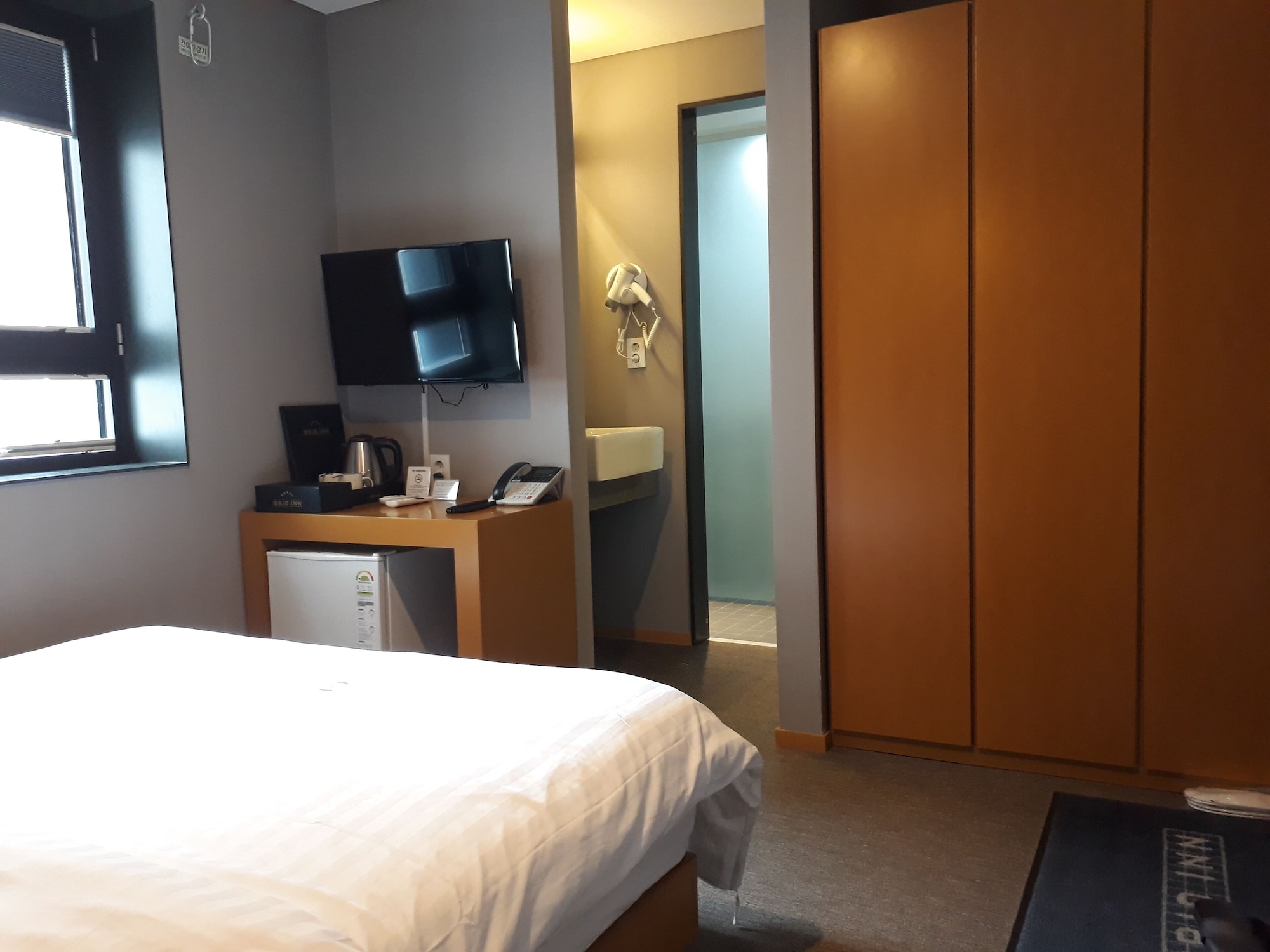 ROOM, DOUBLE BED