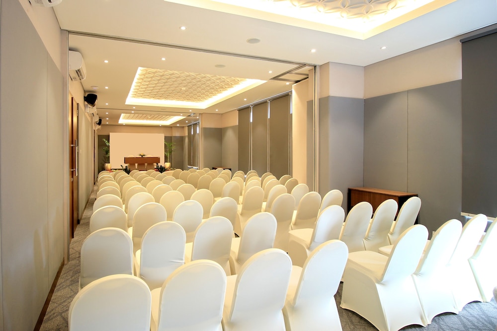 Batiqa Hotel Darmo 65/68