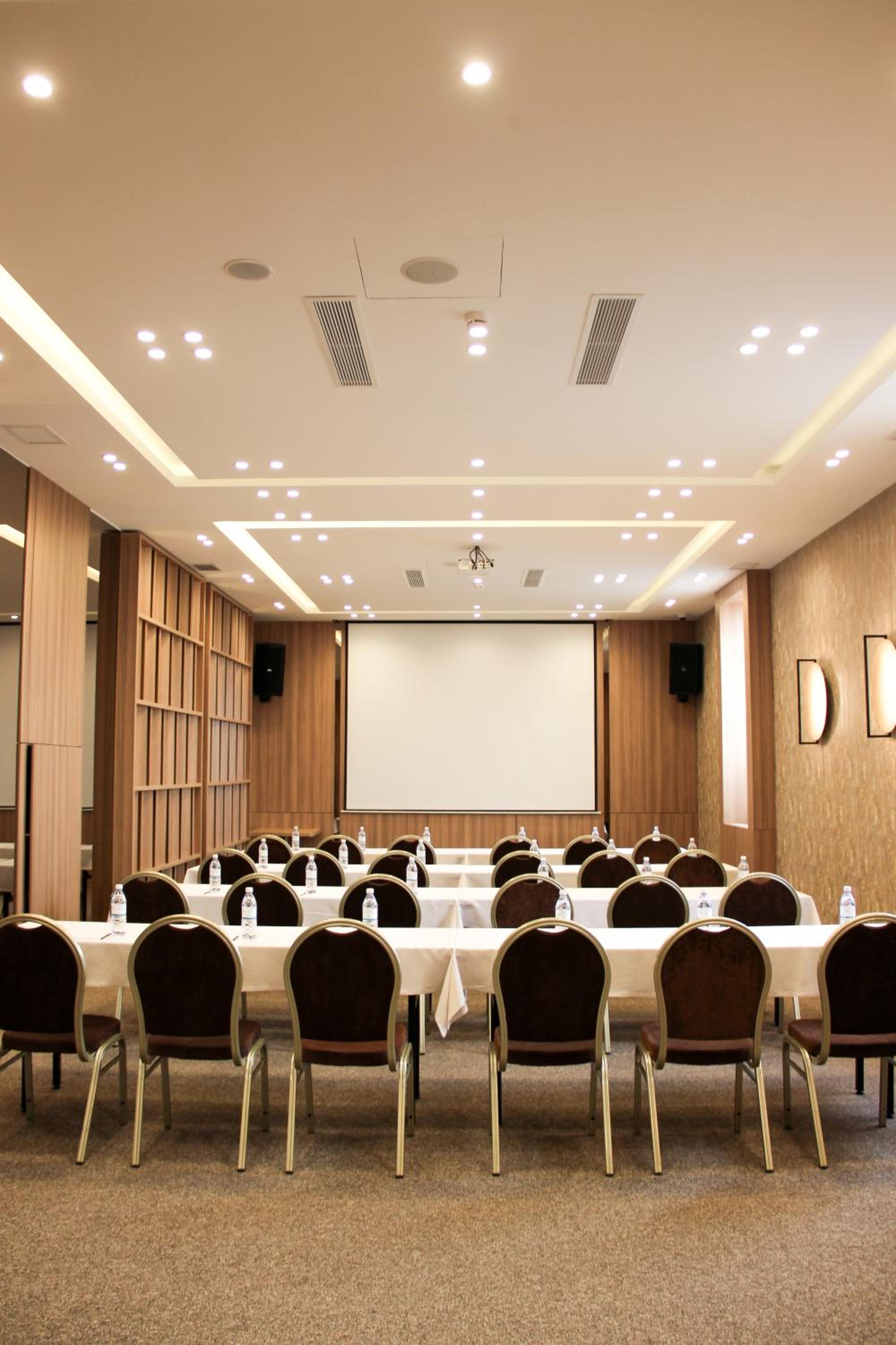 Resident Hotel Abay 18/23