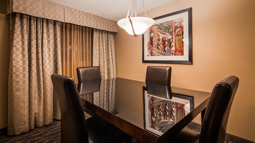 Best Western Los Alamitos Inn & Suites 32/38