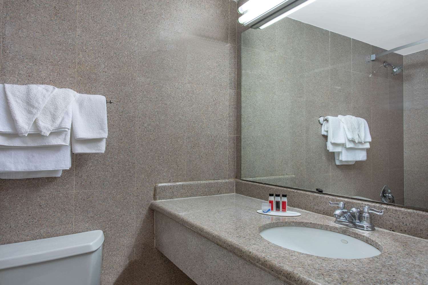 Days Inn by Wyndham Elmsford / White Plains 19/22
