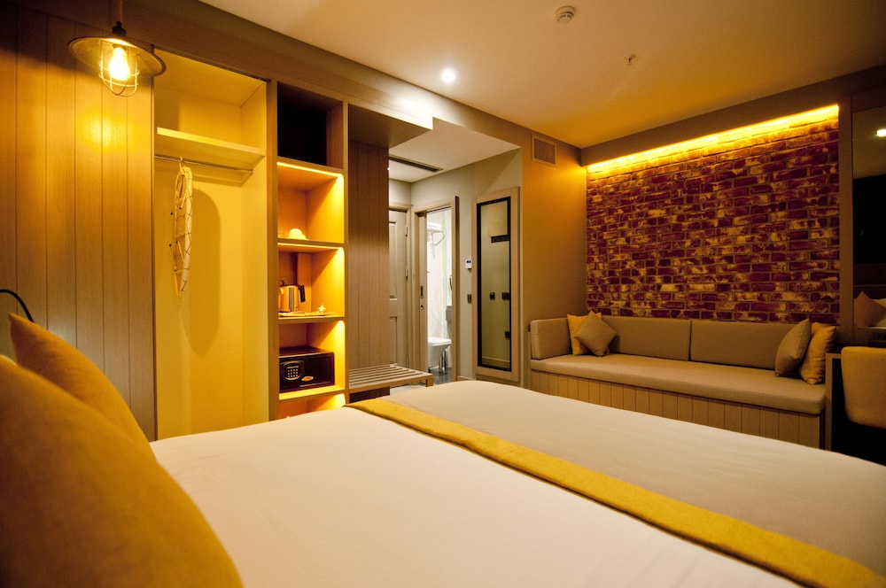 Hotel Seraglio 22/70