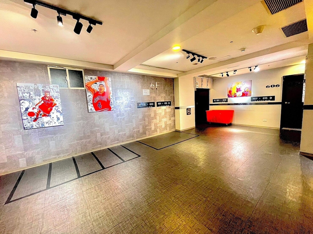 Walker Hotel Sanchong Zhengyi Branch 2/28