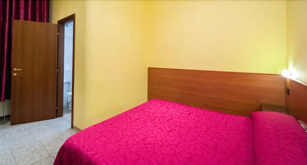 ROOM, DOUBLE BED