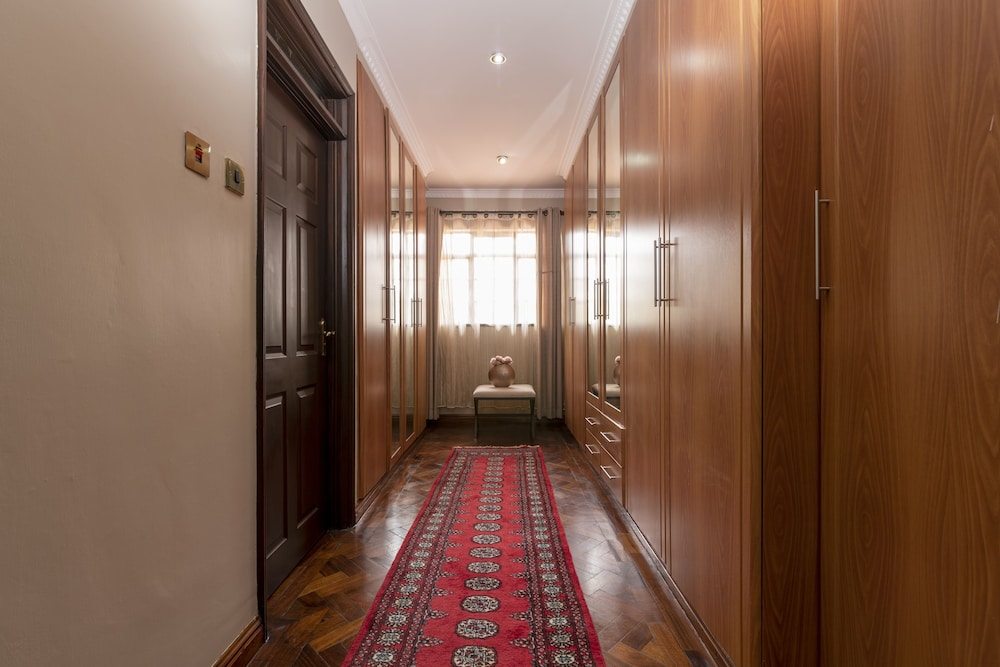 Fair Acres Boutique Hotel 38/71
