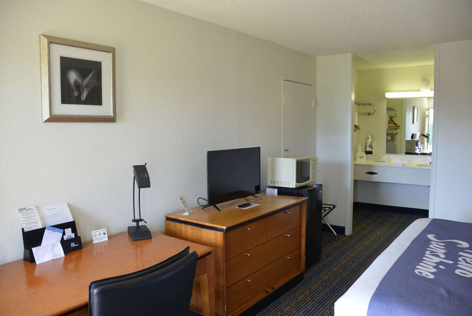 Days Inn by Wyndham Luray Shenandoah 24/33