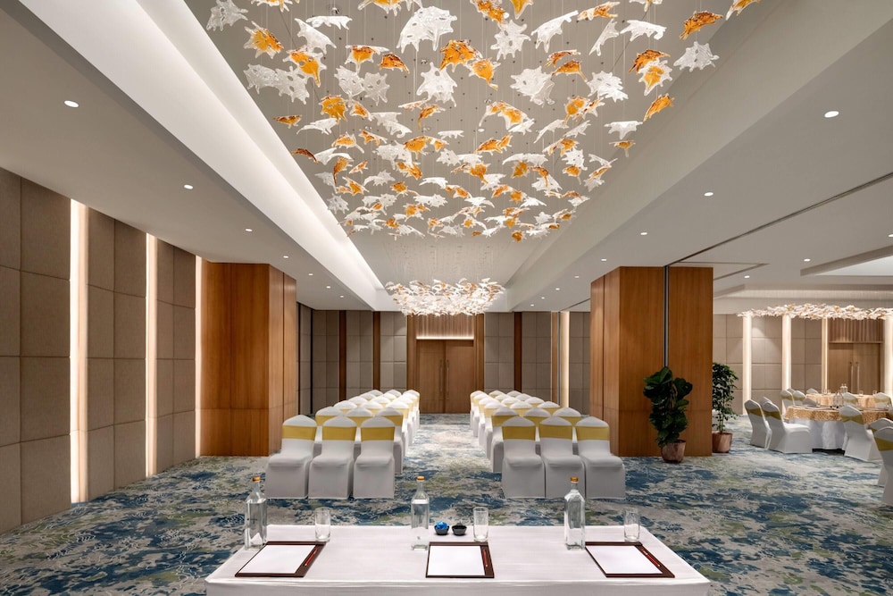 Ramada Encore by Wyndham Gurugram Dwarka Expressway 55/60