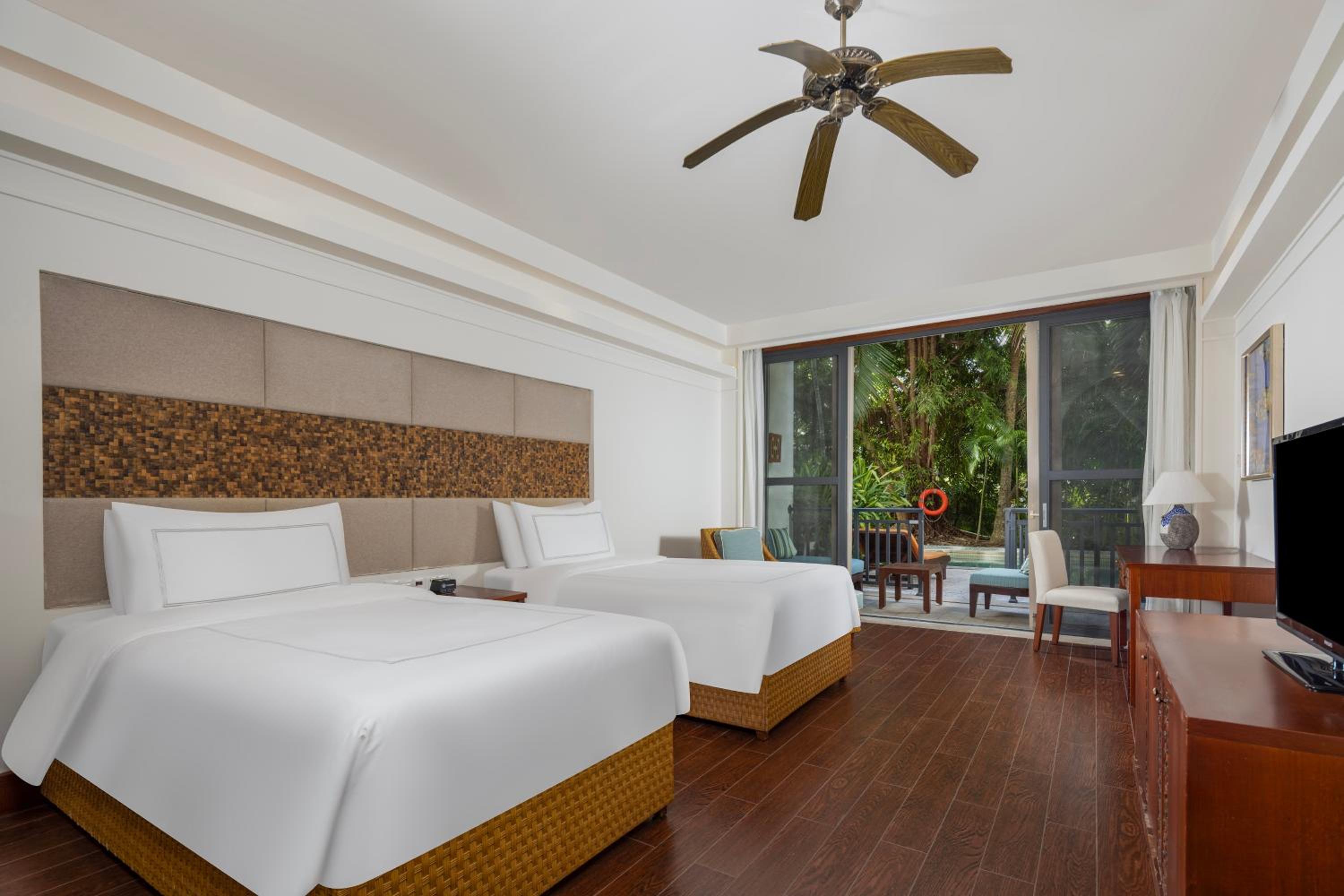 SIGNATURE, SWISS, TWIN BEDS, WITH POOL
