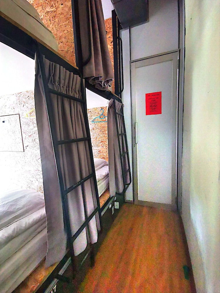 Sleepbox Hotel 10/50