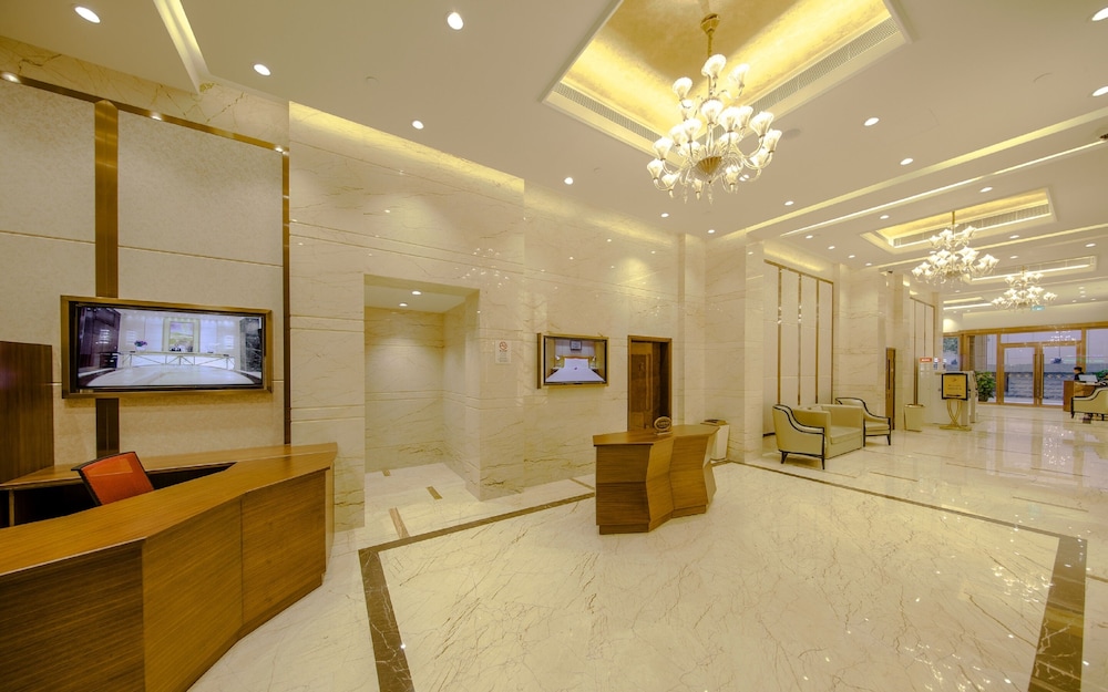 Royal Dragon Hotel 3/30