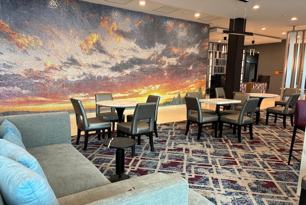 La Quinta Inn & Suites by Wyndham Athens 34/49
