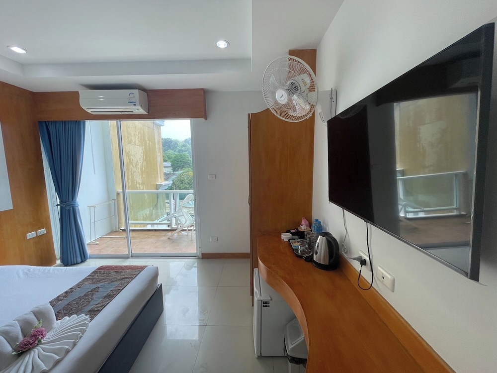 T & C Hotel Patong Beach 18/70