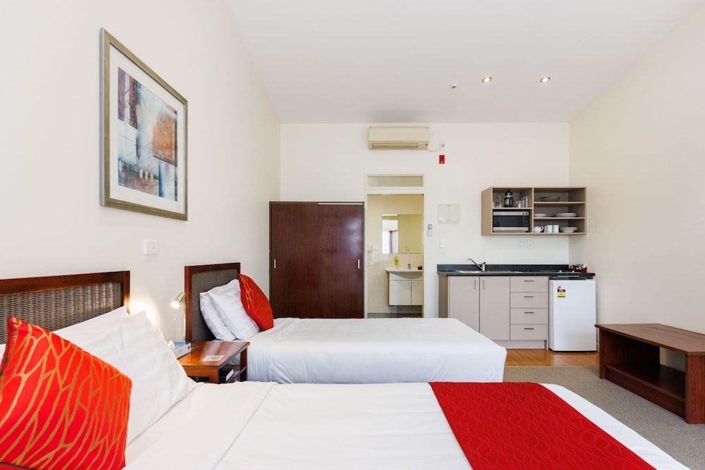 Fitzherbert Regency Motor Lodge 8/46