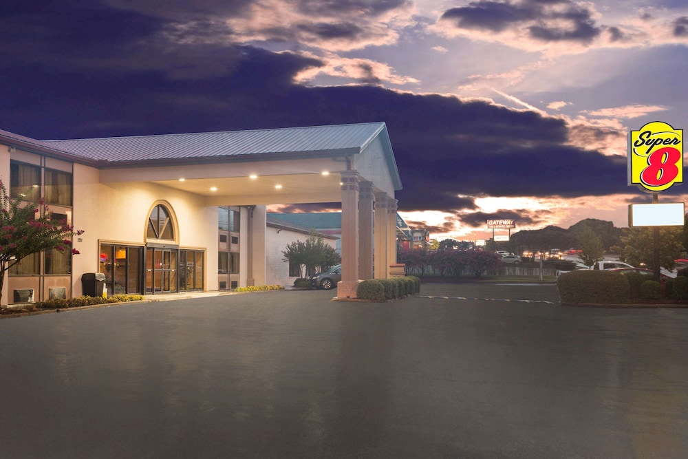 Super 8 By Wyndham Oxford 3/24