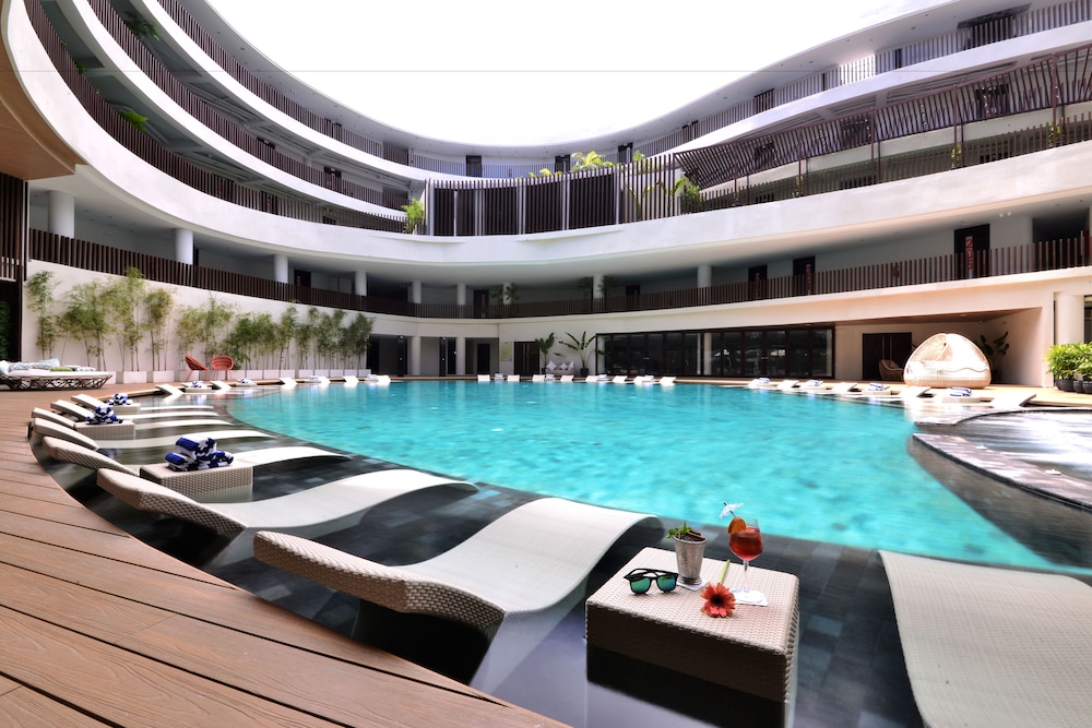 Hue Hotels Resorts Boracay 43/67