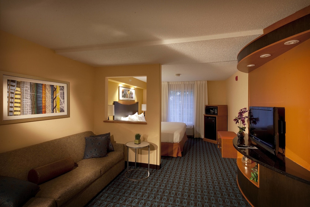 Fairfield Inn Suites By Marriott Cincinnati Eastgate 11/18