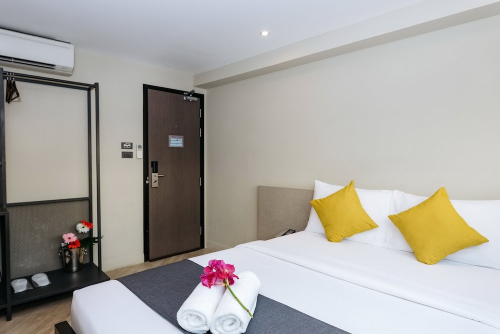 SUPERIOR, QUEEN BED