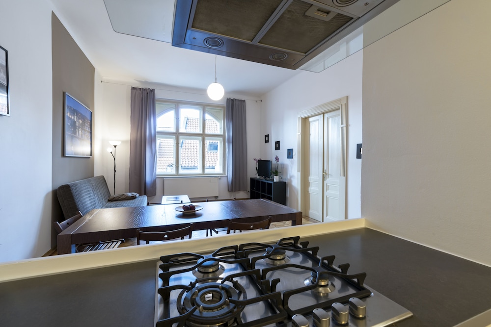 Royal Road Residence 24/50