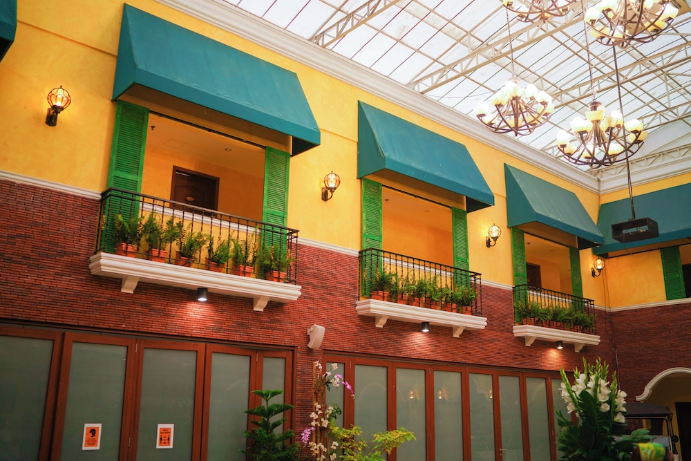 The Pepperland Hotel 2/69