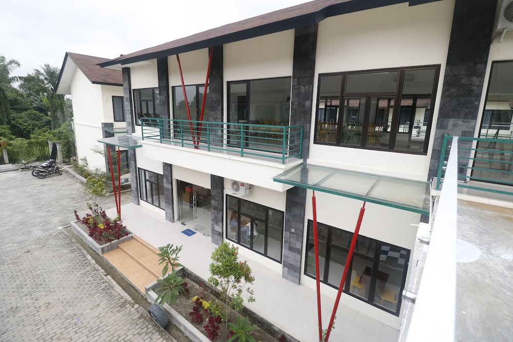Reddoorz Plus Near Kualanamu Airport 3/29