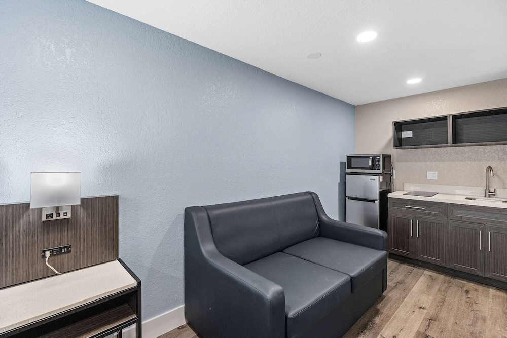 Super 8 by Wyndham Kissimmee/Orlando 29/50