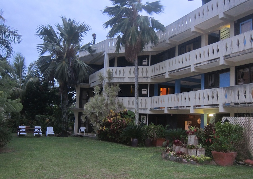 Raina Beach Apartments 7/71