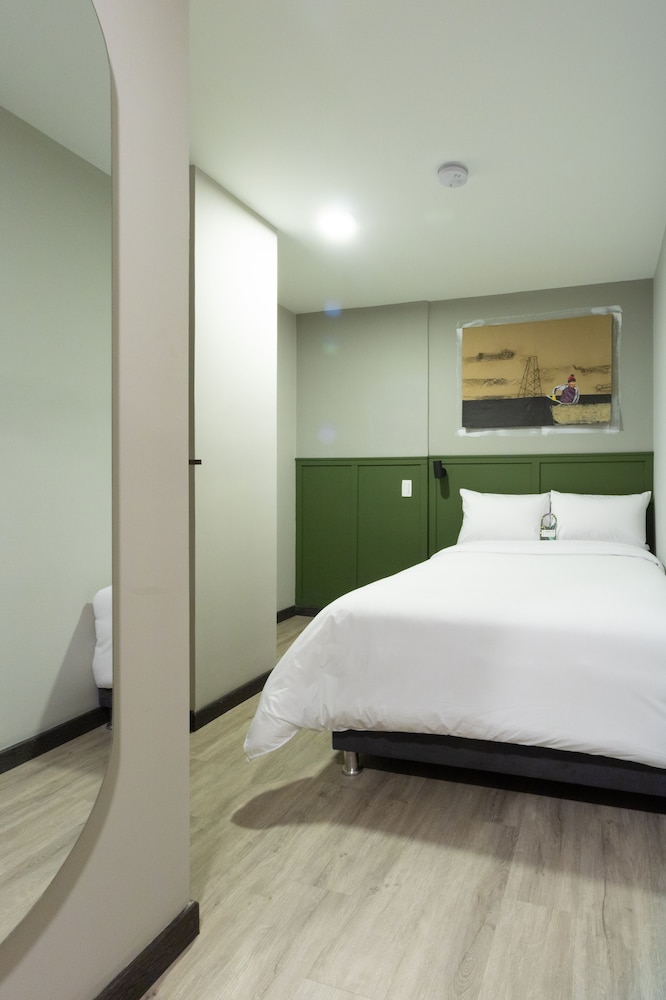Bon 17 Hotel 8/27