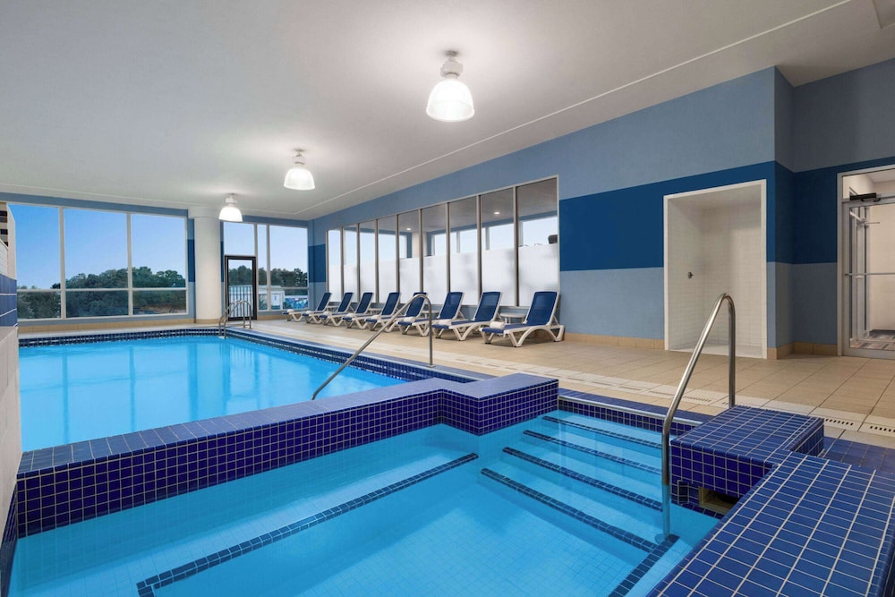 Wyndham Grand Fallsview Hotel 30/65