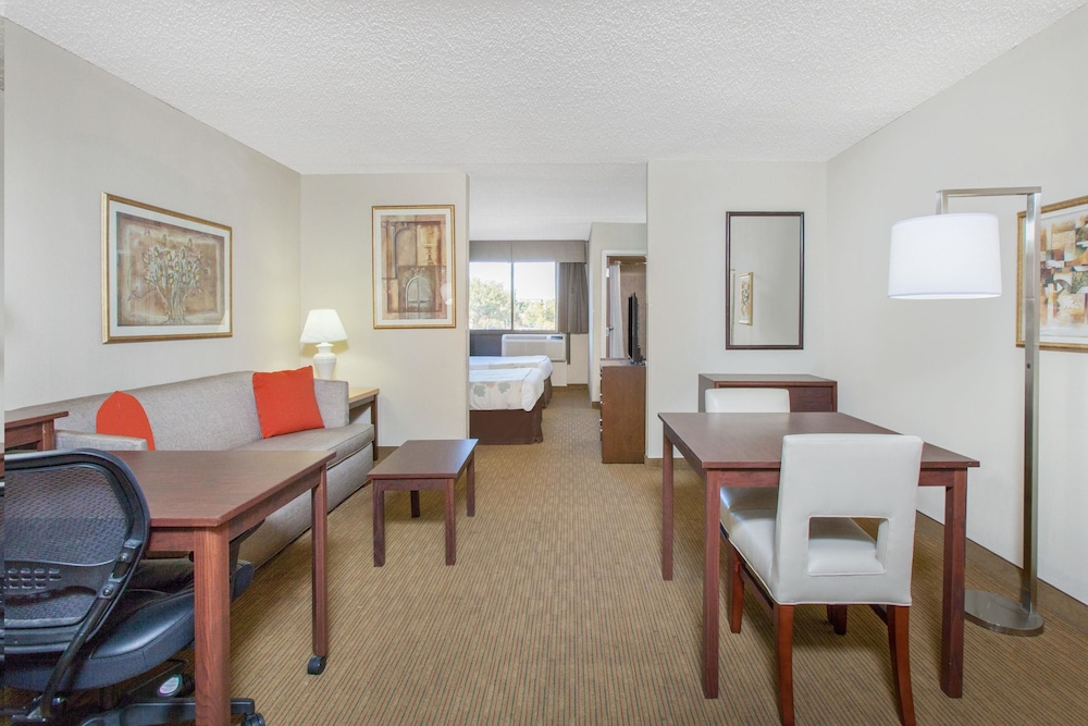 Hawthorn Suites By Wyndham Midwest City Tinker Afb 34/45