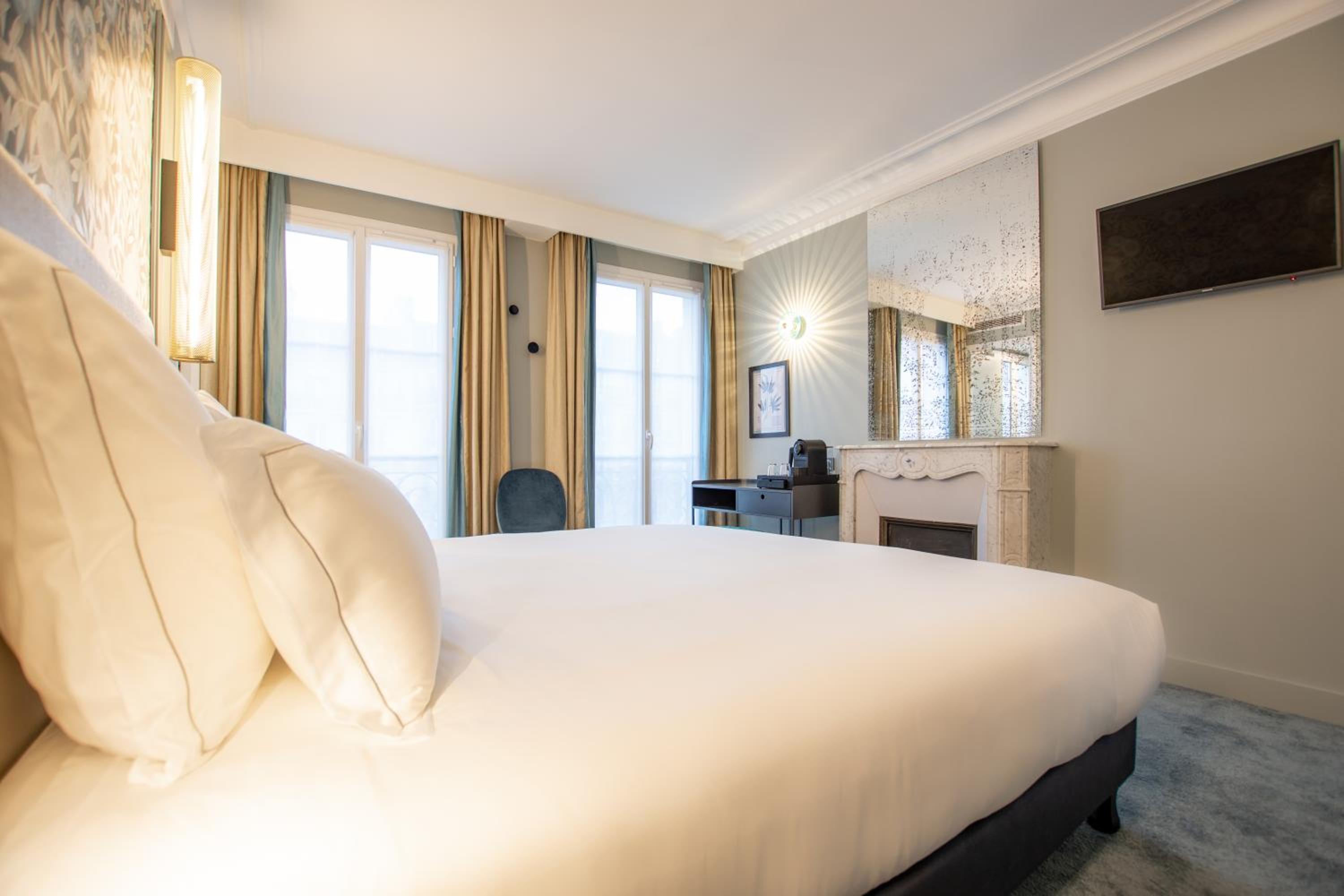 Deluxe, King Bed, ELSA, Hotel Paris by Collection Vesper 9/10