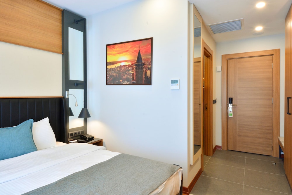 Expoist Hotel 9/67