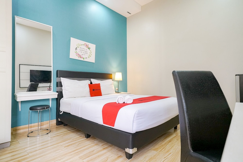 Reddoorz Premium Near Rs Pondok Indah 24/46