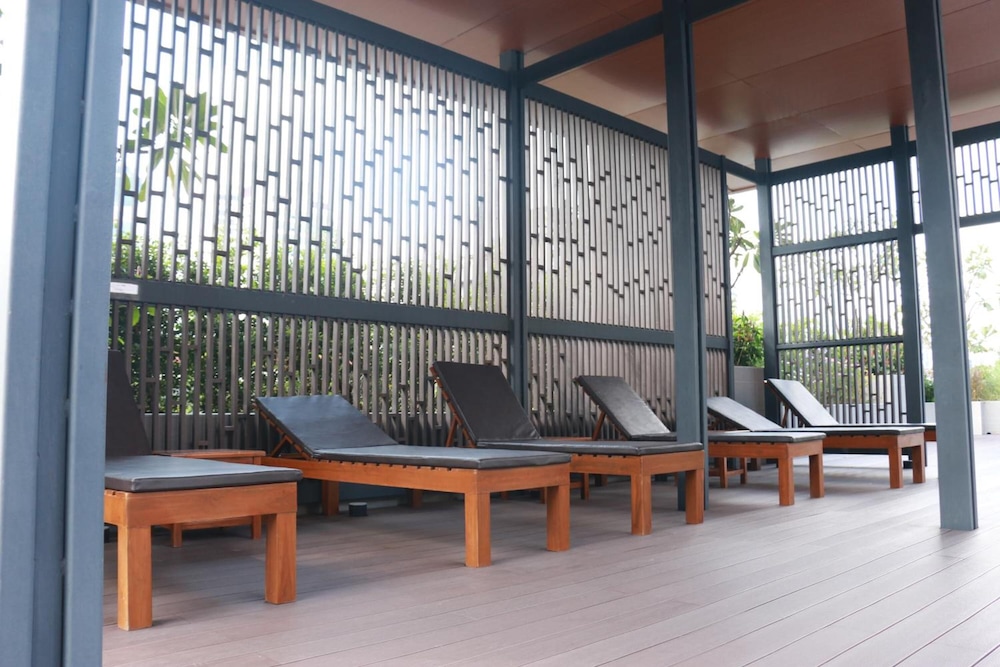 Dazzle Residence 3/47