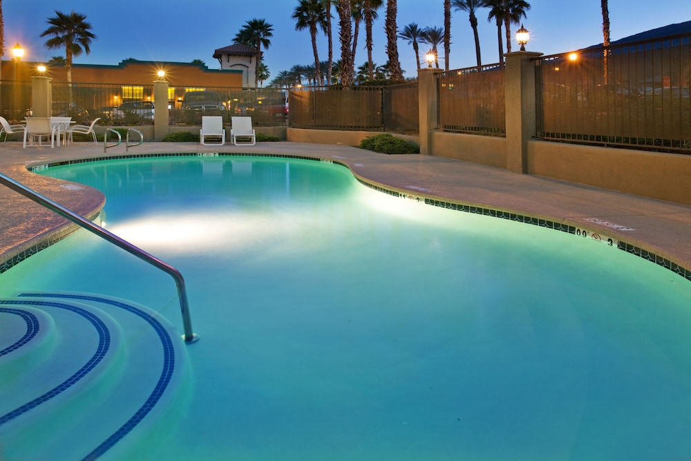 Holiday Inn Express Hotel and Suites Rancho Mirage - Palm Spgs Area 8/61