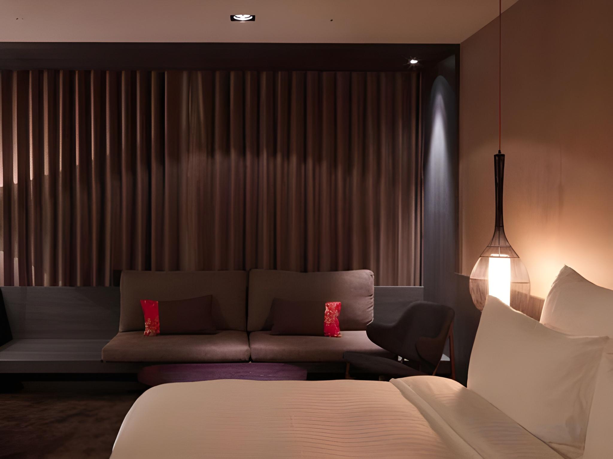 Deluxe, King Bed