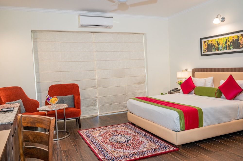 DELUXE, QUEEN BED, GARDEN VIEW