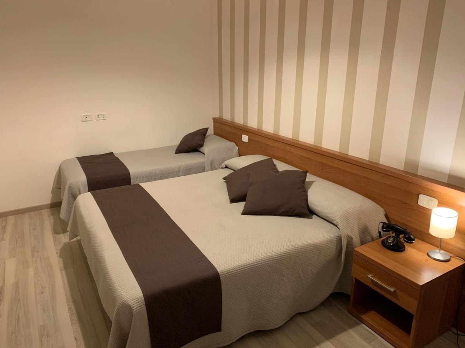 ROOM, TRIPLE