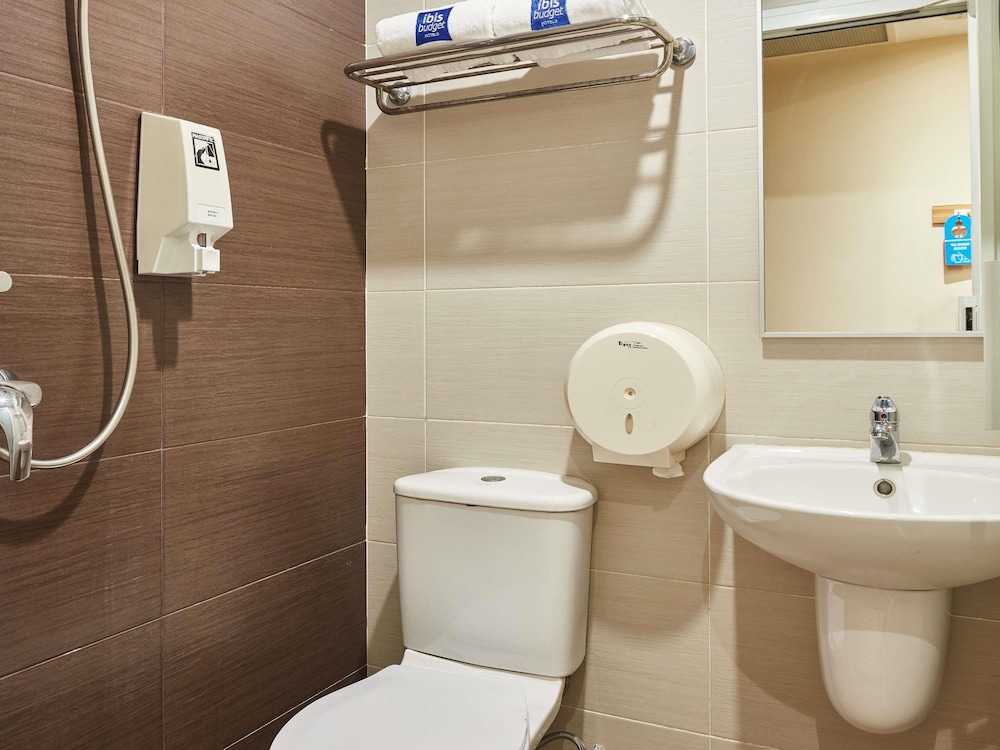 Ibis Budget Singapore West Coast 61/63