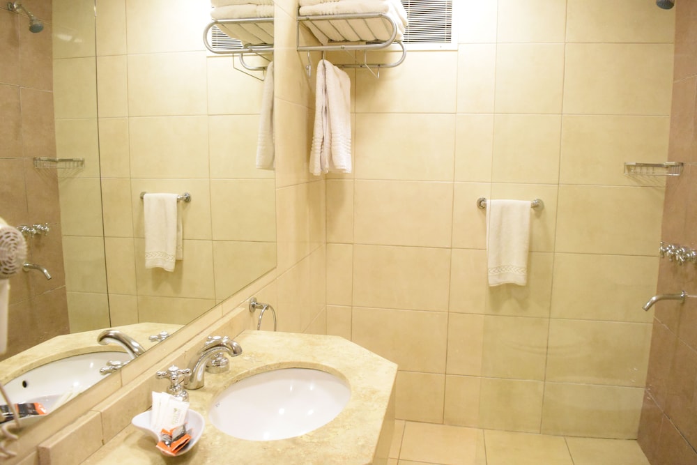 Ritz Hotel Mendoza 54/55