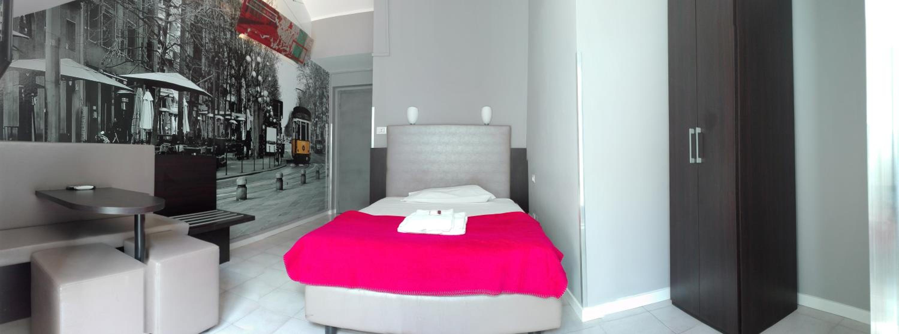 ROOM, DOUBLE BED
