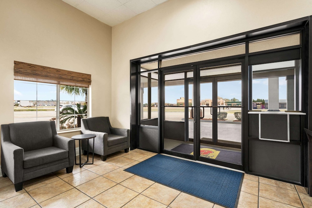 Super 8 By Wyndham Gulfport Near Biloxi 36/57