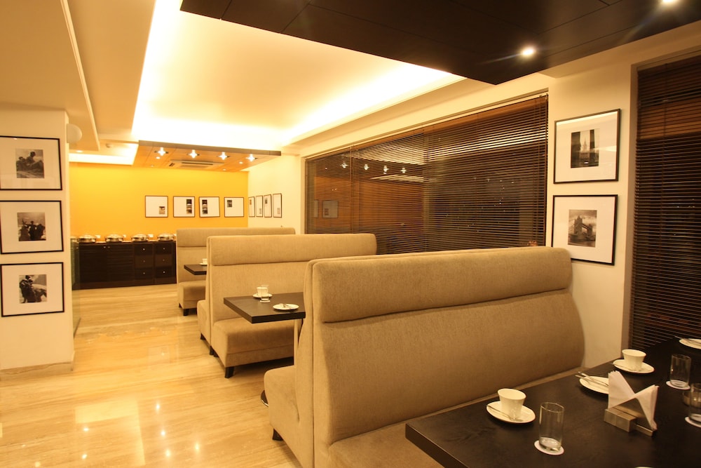 Emblem Hotel 50/67