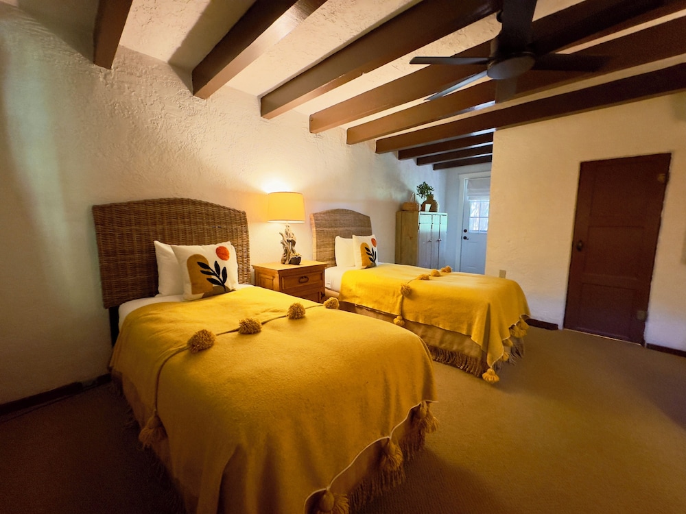Old Taos Guesthouse Bed and Breakfast 15/69