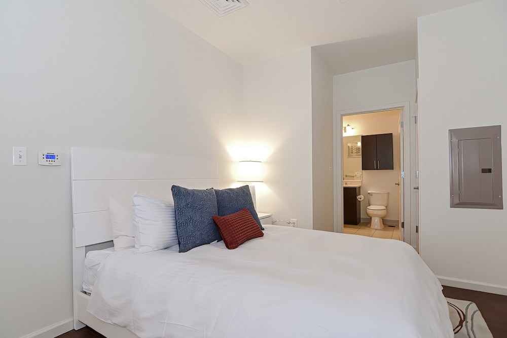 Global Luxury Suites East Boston 9/50