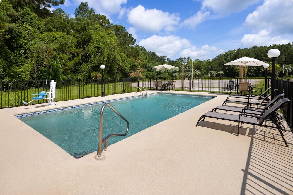 Days Inn by Wyndham Hardeeville Near Hilton Head 27/50