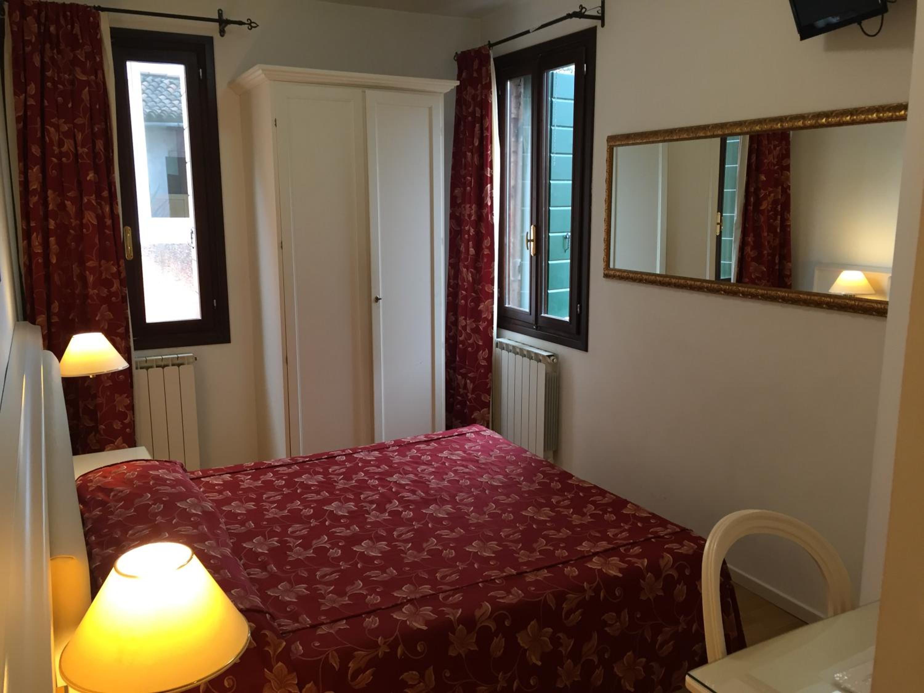 Hotel Ai Tolentini 34/55