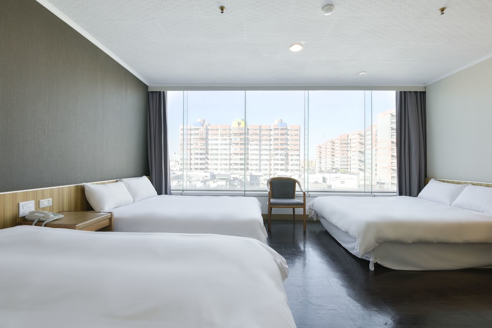 Back Home Hotel 13/50